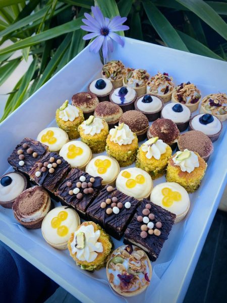 Assorted Dessert Platter (35 Pieces)